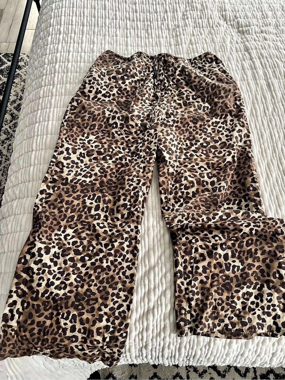 American Eagle Leopard Print Wide Leg Pants Size Large Like New loungewear